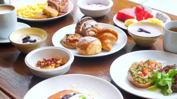 Brunch Restaurante Comida Fresca Deliciosa Almoço Pratos Com Refeições Mesa — Vídeo de Stock