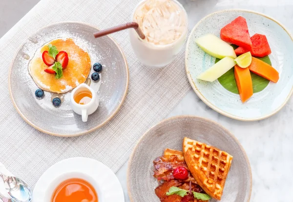 Sweet Delicious Breakfast Pancake Waffles Coffee Fresh Fruits Breakfast Table — Stock Photo, Image