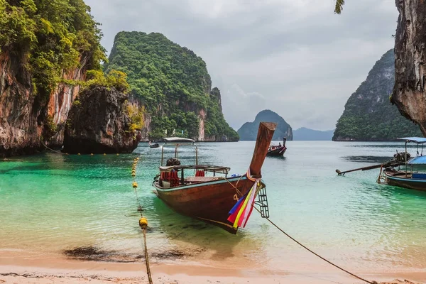 Utazás Thaiföldre Hosszú Farok Turista Hajók Tenger Partján Közelében Koh — Stock Fotó