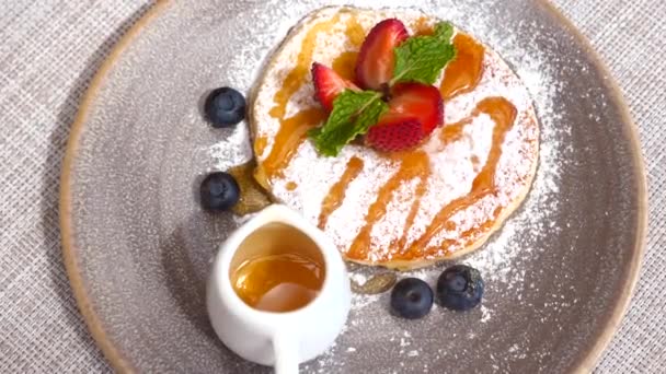 Sweet Delicious Food Breakfast Pancake Fresh Strawberry Blueberry Maple Syrup — Stock Video