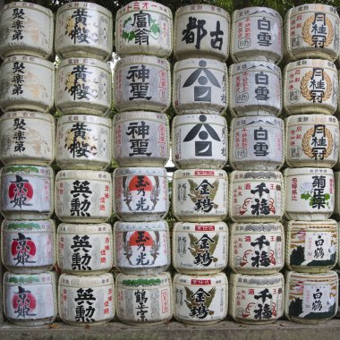 Bağışlanmış fıçı sake sergisi. Kyoto Japonya
