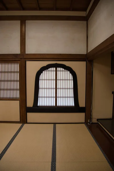お寺の中の提灯の窓 京都日本 — ストック写真