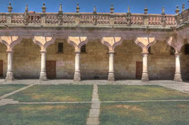 salamanca şehrinde küçük okulların veranda