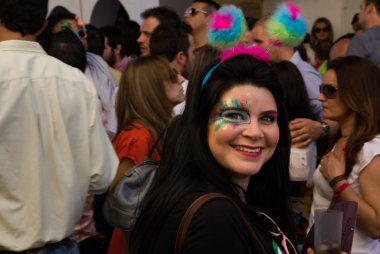 çok renkli bir genç