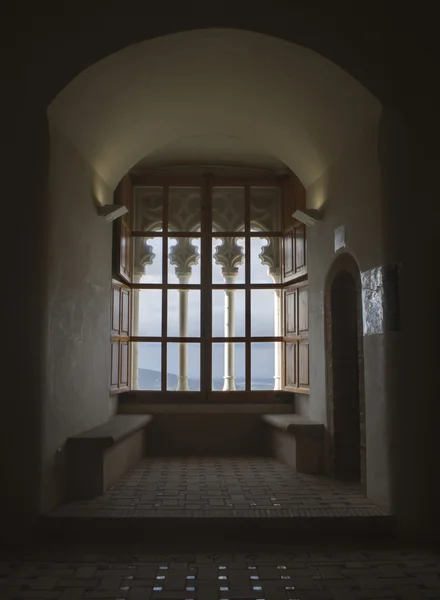 Okno gotyckie — Zdjęcie stockowe