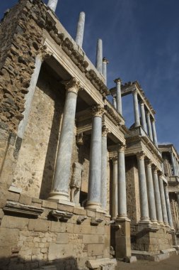 yan görünümü heykelleri