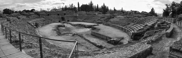 ภาพพาโนรามาของโรงละคร Amphitheatre of Merida — ภาพถ่ายสต็อก
