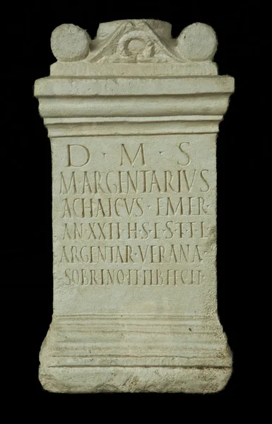 Lápida de Marco Argentario Achaico — Foto de Stock