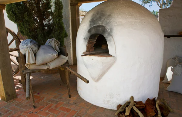 Rustieke buiten oven — Stockfoto