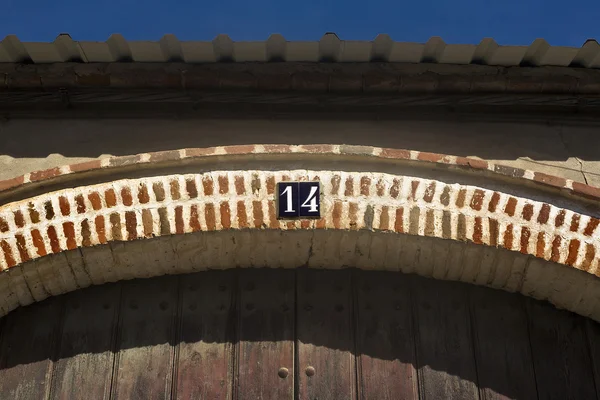 Number over Brickwork arch — Stock Photo, Image