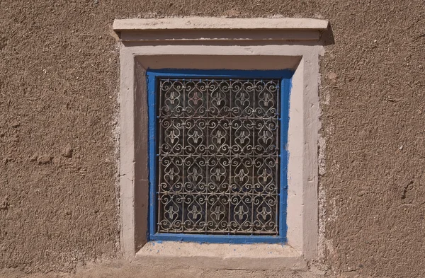 Ventana de Adobe morocco — Foto de Stock