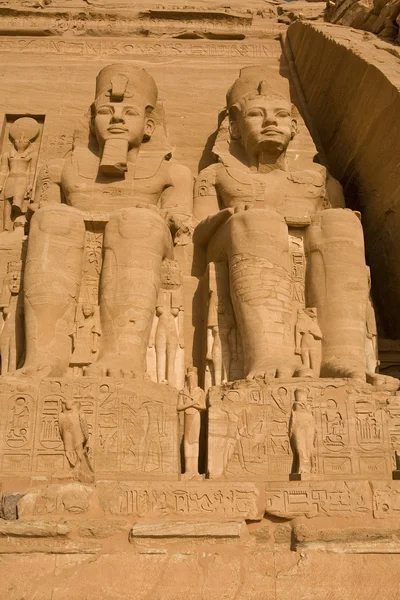 Abu simbel pal voor de deur — Stockfoto