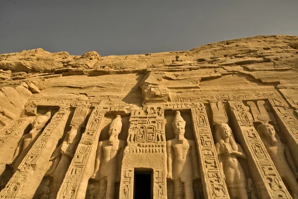 Fachada del Templo de la Reina Nefertari — Foto de Stock