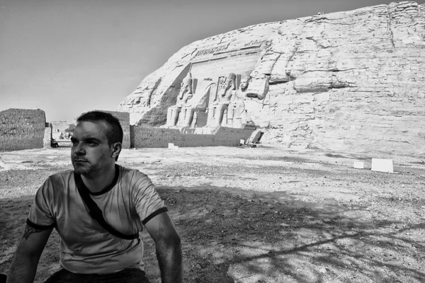 Resting beside Abu Simbel — Stock Photo, Image