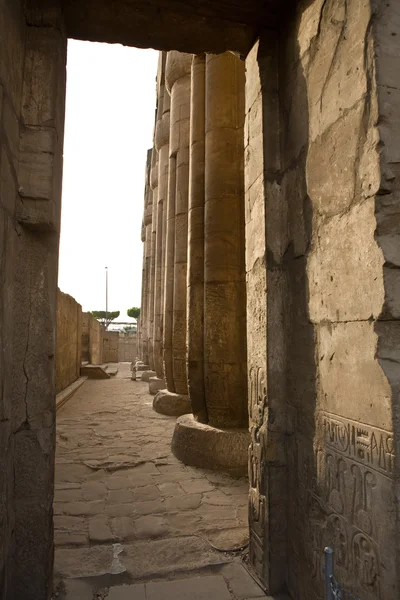 Luxor templo santo tribunal — Foto de Stock