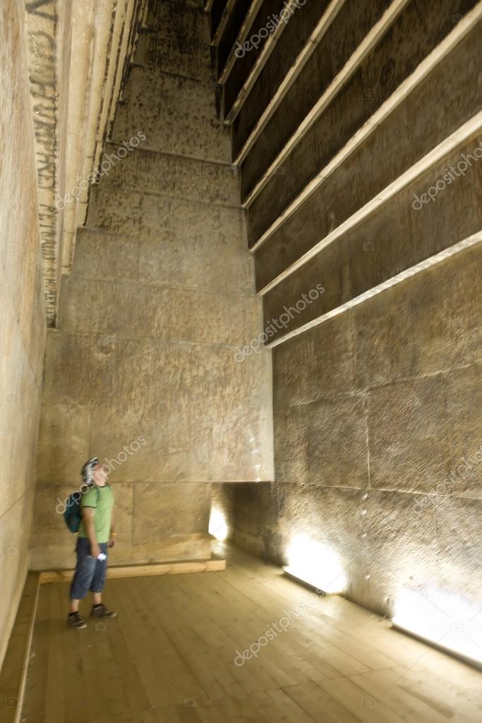 Innerhalb der roten Pyramide - Stockfotografie: lizenzfreie Fotos ...