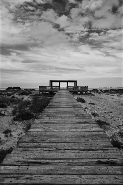 Wooden footbridge on the beach — Stock Photo, Image