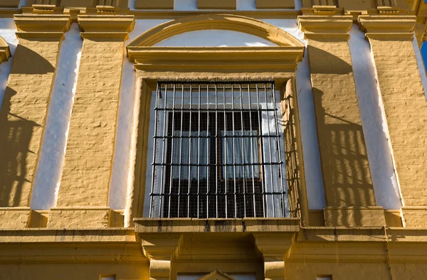 Balcón amarillo — Foto de Stock