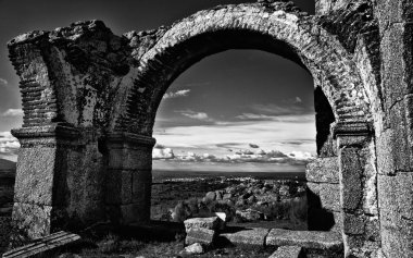 kasaba kemer altında