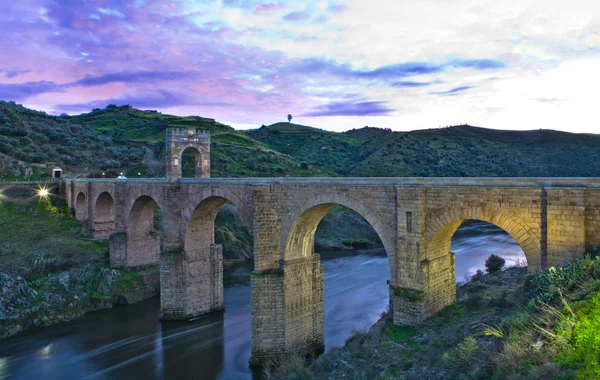 Alcantara Roma köprüsü günbatımı — Stok fotoğraf