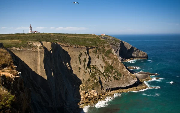 Cape lighthouse och cliff — Stockfoto