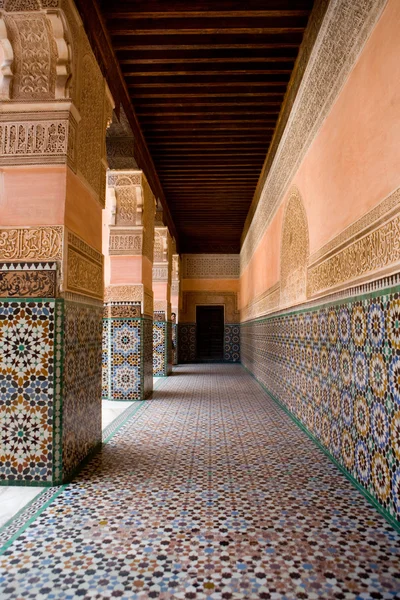 Ben Youssef Madrasa porche — Foto de Stock