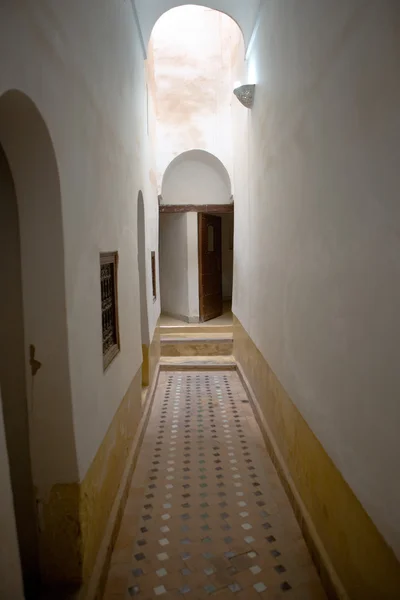 Ben Yusuf Medresesi koridorları — Stok fotoğraf