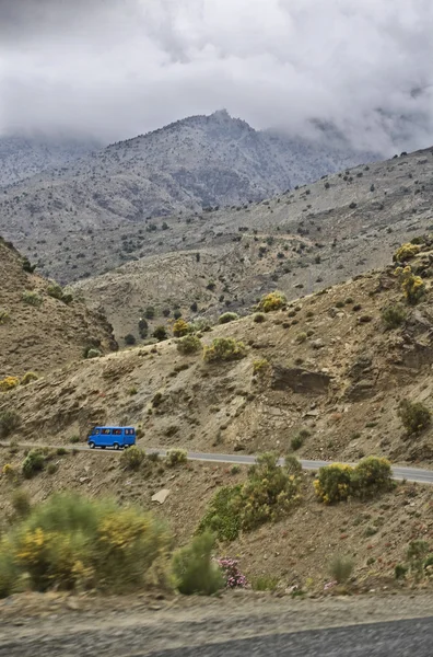 Mavi minibüs — Stok fotoğraf