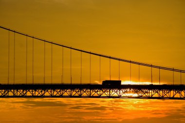 gün batımında sürüş