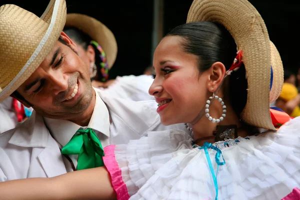 Infödda latinska danser — Stockfoto