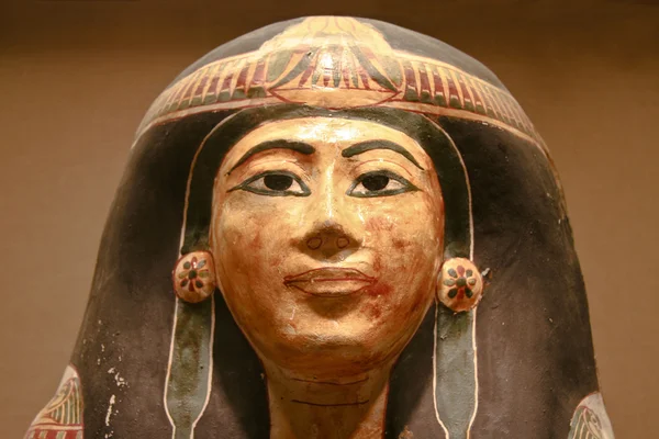 Antiguo sarcófago egipcio decorado de una mujer —  Fotos de Stock