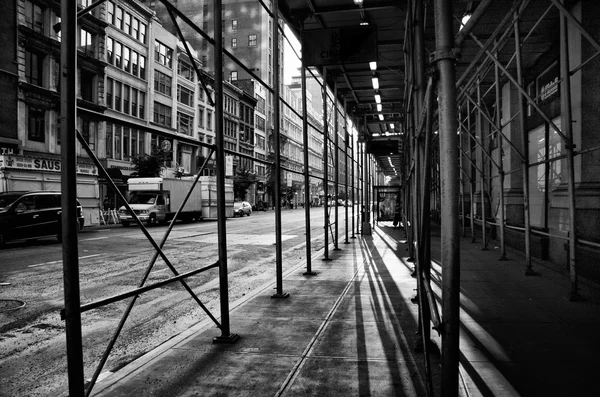 İskele üzerinde gölgeler