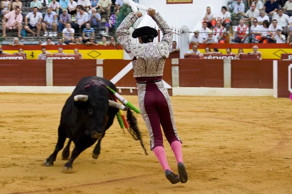 El banderillero salta — Foto de Stock