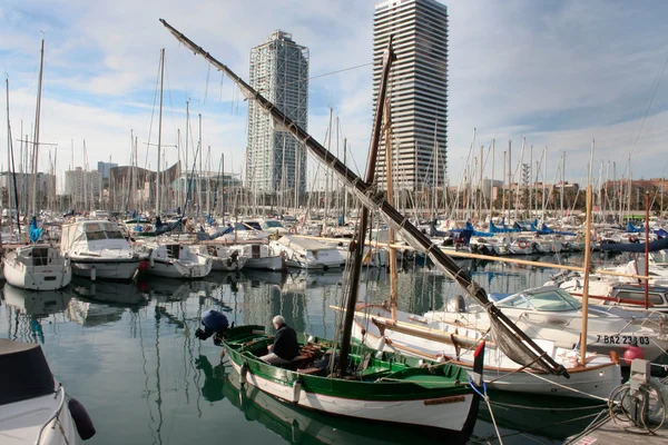 Green lateen sail fisher boat — Stock Photo, Image