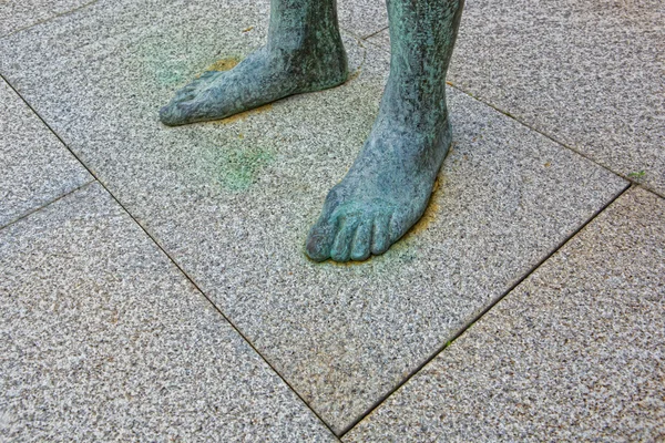 Bronze sculpture of feet — Stock Photo, Image