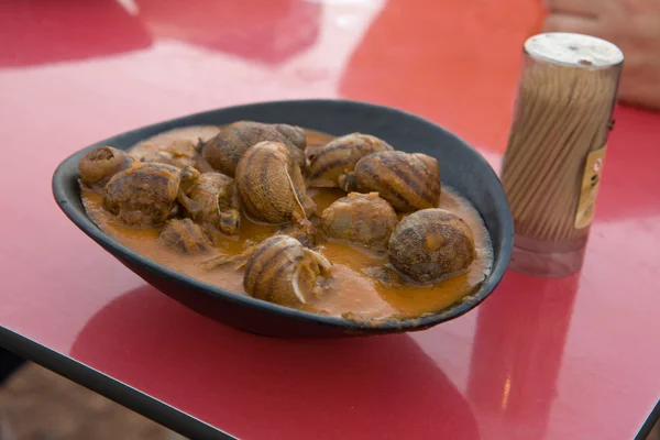 Caracoles con salsa picante de tomate rojo — Foto de Stock