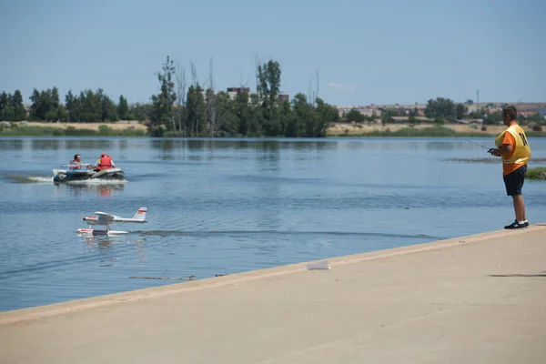 Funkferngesteuertes Wasserflugzeug — Stockfoto