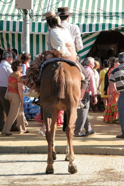 Pareja jinetes — Foto de Stock