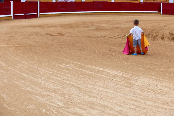 Kind op arena — Stockfoto