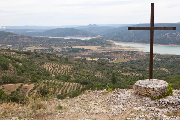 Catholic cross over Alcarria landscape — Stock Photo, Image