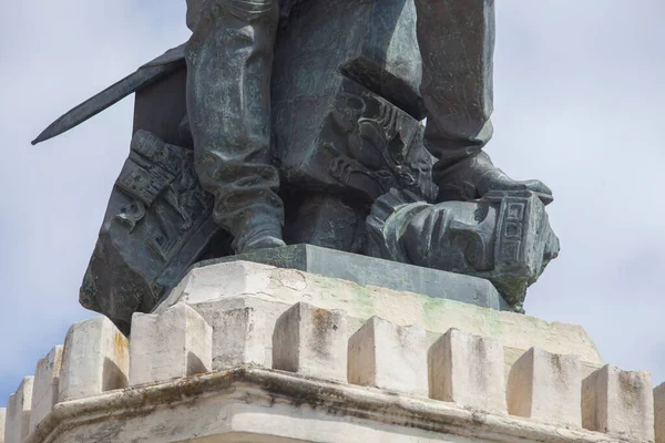 Medellín Espanha Abril 2021 Hernan Cortes Monument Ídolos Astecas Debaixo — Fotografia de Stock