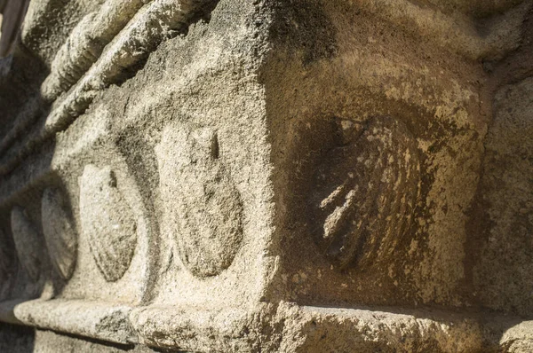 サンティアゴ教会 彫刻された貝殻 サンジェームズのシンボル カセレス エストレマドゥーラ州 スペイン — ストック写真