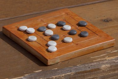 Roma masa oyunu Nine men 's Morris ya da Mill Game' in yeniden inşası. Antik Romalıların özel eğlence aktiviteleri