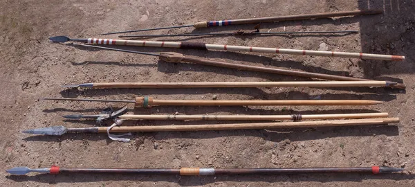 不同类型的长矛和长矛与远古时代不同 前罗马人和早期罗马人伊比利亚半岛武器的复制品 — 图库照片