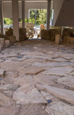 Merida, İspanya - 25 Ağustos 2018: Merida 'da Morerias Arkeolojik Alanı. Ana yol. Extremadura, İspanya