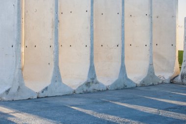 Duvarlar için prefabrik beton paneller. Tek başına sergilenen parçalar