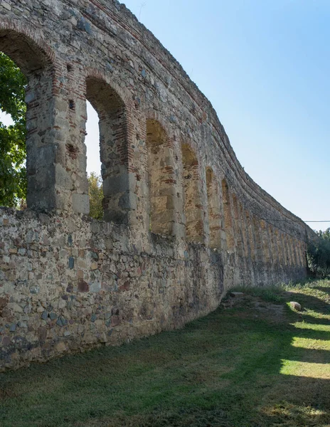 Średniowieczne Szczątki Akweduktu San Lazaro Merida Hiszpania Infrastruktura Która Sprowadzała — Zdjęcie stockowe