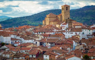 Hervas köyü kuzey manzaralı, Ambroz Vadisi köyü. Caceres, Extremadura, İspanya