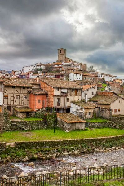 Nehir Hervas Yanında Akıyor Ambroz Vadisi Köyü Caceres Extremadura Spanya — Stok fotoğraf