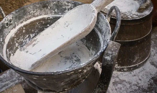 Wooden Scoop Full Flour Old Bakehouse Manufacturing Process Medieval Times — Stockfoto